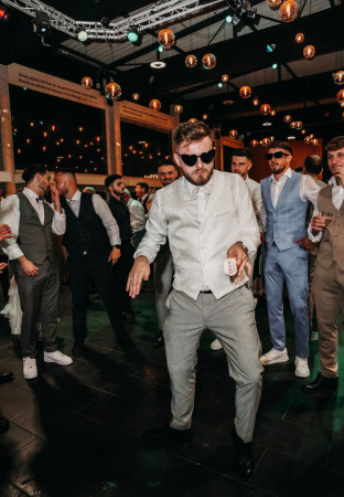 Hochzeitsfotograf_Hochzeitsfotografie_Paarshooting_Professioneller Hochzeitsfotograf Stuttgart_professioneller Hochzeitsfotograf für moderne Hochzeitsfotos_Hochzeitsfotograf_Hochzeitsfotograf stuttgart-Hochzeitsreportage Stuttgart_Hochzeitsfotografie_profesionelle hochzeitsbilder_Fotostudio_destination wedding_wedding photographer