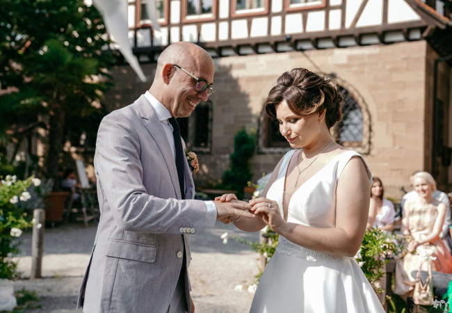 professioneller Hochzeitsfotograf für moderne Hochzeitsfotos_Hochzeitsfotograf Stuttgart_Hochzeitsfotografie_profesionelle hochzeitsbilder_Hochzeitsreportage_Fotostudio_destination wedding_wedding photographer